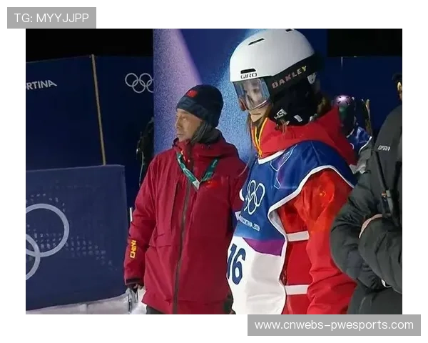 女子自由式滑雪大跳台决赛因暴雪三次推迟,谷爱凌训练中摔倒头盔被摔碎 女子自由式滑雪大跳台决赛因暴雪三次推迟,谷爱凌训练中摔倒头盔被摔碎